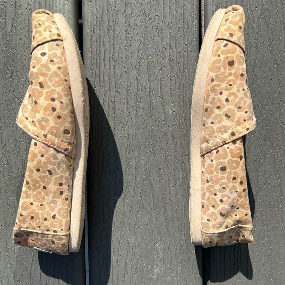 Tom’s Size 6.5 - Picture 3 of 5